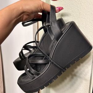Black platform sandal